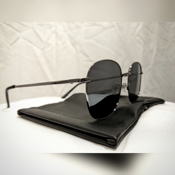 Quay Australia Accessories - NWT Quay Jezebel Gunmetal Sunglasses